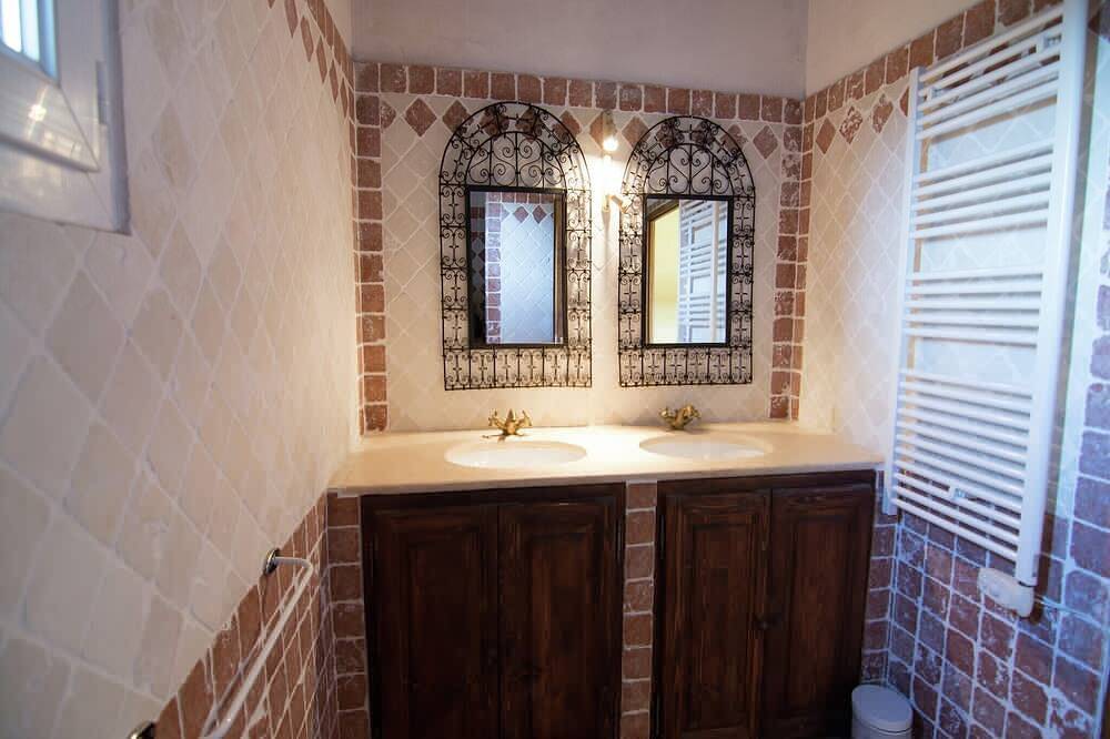 Vineyard Villa in Montfrin in Montfrin, Nimes region