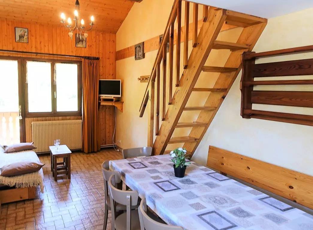 Entire apartment, Large apartment 7 to 8 people in a family residence - Pied des pistes in Arêches, Beaufort (Rhône-Alpes)