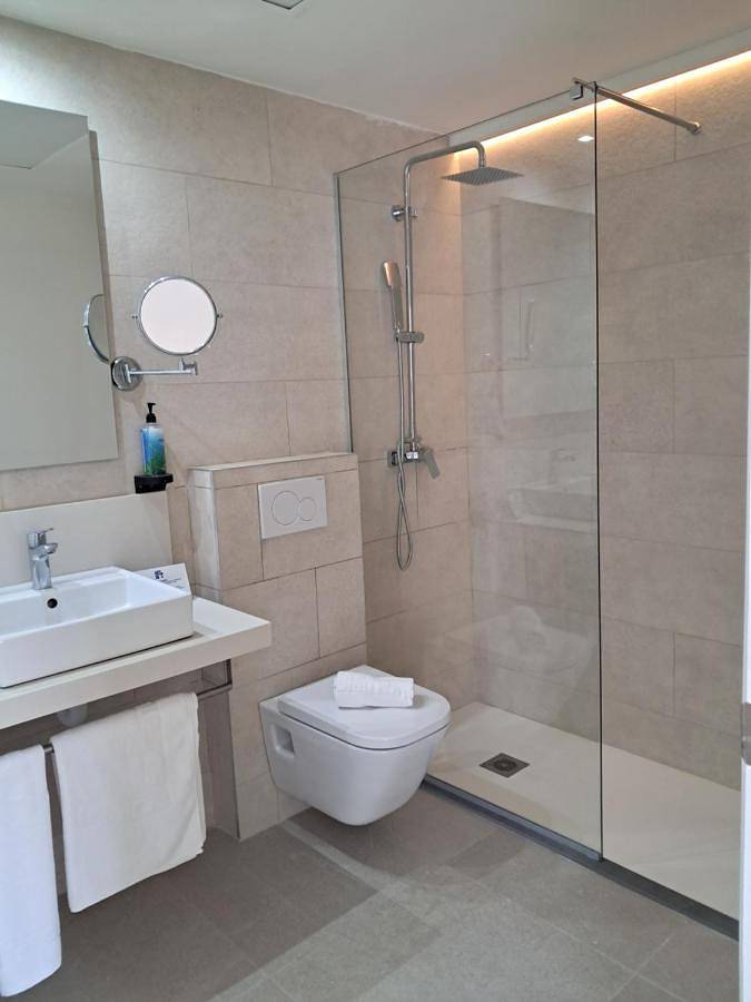 Location de vacances pour 3 personnes, avec piscine ainsi que bassin pour enfant et jardin à Cala Llonga - 3