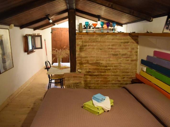 Baita per 2 persone, con piscina e giardino nelle Marche