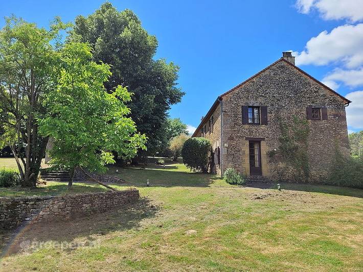 Location de vacances pour 14 personnes, avec terrasse et balcon/terrasse à Marnac