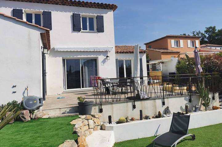 Location de vacances pour 5 personnes, avec terrasse et jardin à Puget-sur-Argens