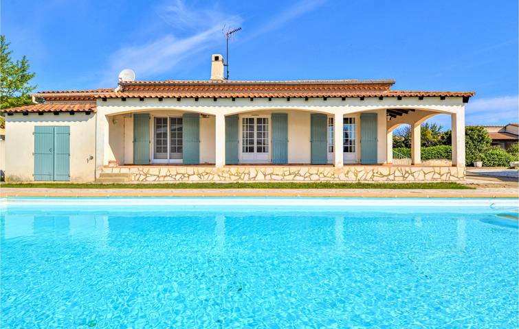 Location de vacances pour 9 personnes, avec piscine et terrasse à Bellegarde - 2