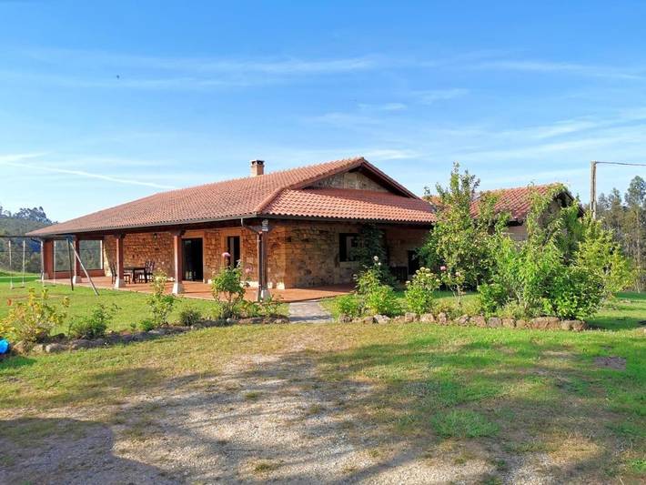 Casa de vacaciones para 10 personas, con Terraza además de Jardín y Vistas en Cabezón de la Sal
