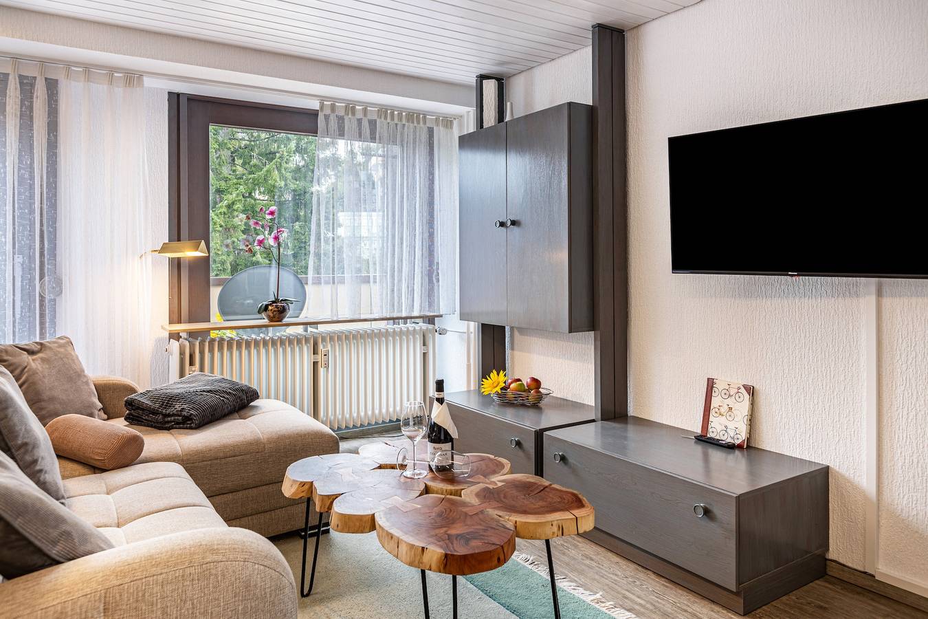 Ganze Wohnung, Moderne Ferienwohnung "Luzia" mit Pool, Sauna, Balkon und Wlan in Schönwald, Südschwarzwald