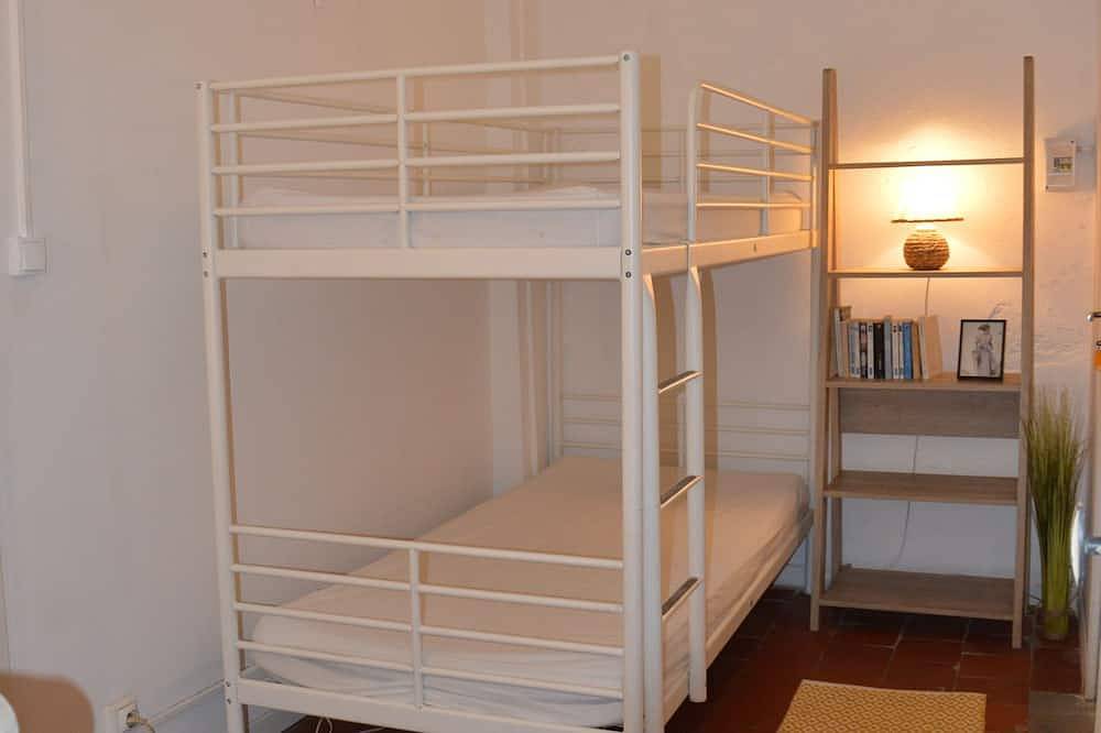 Maison en pierre dans mas typique de Camargue avec élevage de taureaux in Saintes-Maries-de-la-Mer, Région d'Arles