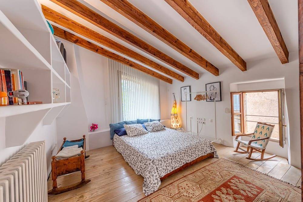 Casa Con Encanto Y Parking En El Centro De Artá, Pequeña Piscina Y Solarium in Artà, Mallorca Este