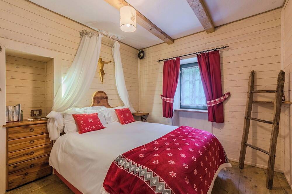 Wunderbares alleinstehendes Ferienhaus für 4 Personen mit Tv, Innenhof und Panoramablick in Massimeno, Adamello-Presanella-Alpen