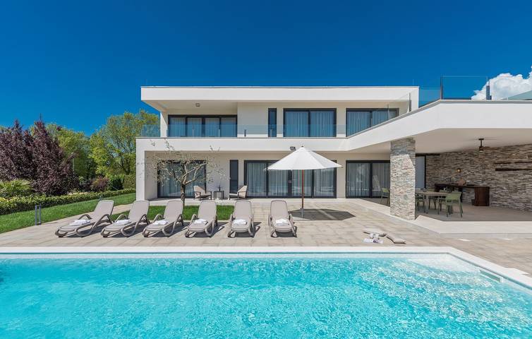Villa per 8 persone, con Balcone/Terrazza e Giardino nonché Piscina e Sauna a Novigrad