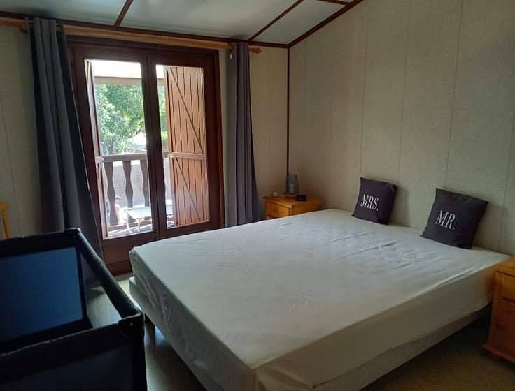 Entire holiday apartment, Spacious corner Villa located in the secured residence of "Les Portes du Soleil, for 7 people, Airconditioning, 3 bedroo in Portiragnes Plage, Portiragnes
