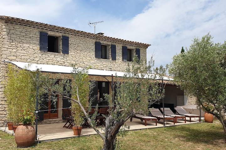 Maison de vacances pour 8 personnes, avec jacuzzi ainsi que terrasse et jardin, animaux acceptés à Gordes