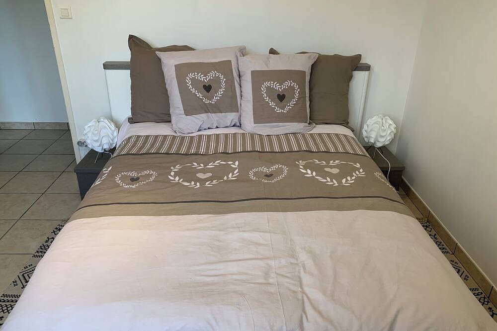 Gite 3* les Gourlines with swimming pool, veranda, garage - near Moulins and Le Pal in Avermes, Allier (desambiguación)