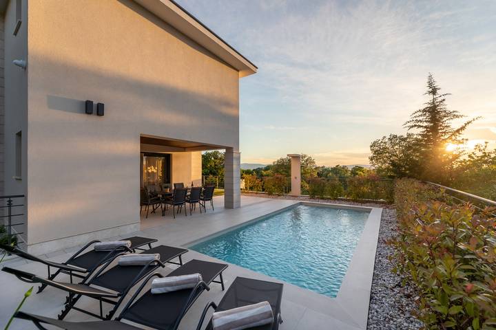 Ferienhaus für 8 Personen, mit Pool und Balkon auf Krk