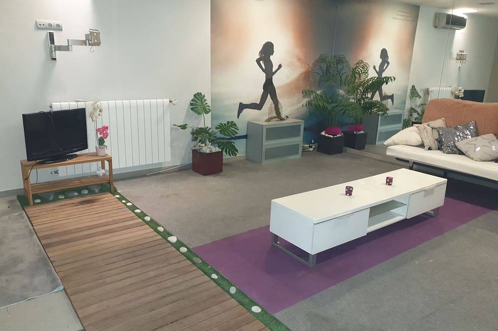 Modern interior diaphanous apartment/suite with capacity for 6 people. in Ciudad Real, Ciudad Real Province