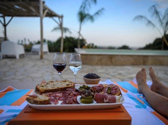 Location de vacances pour 4 personnes, avec vue ainsi que piscine et jardin à Faugères - 3