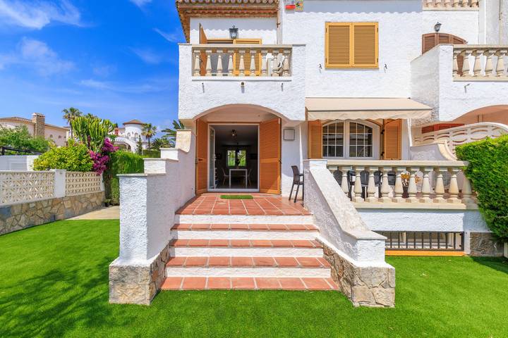 Ferienhaus für 7 Personen, mit Terrasse und Garten in Miami Platja - 2