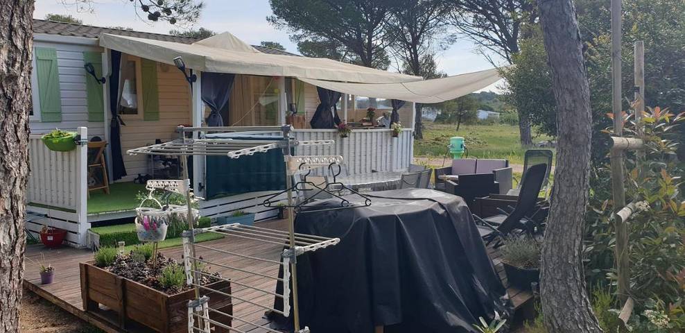 Camping pour 6 personnes, avec terrasse ainsi que piscine et vue, animaux acceptés à Puget-sur-Argens - 2