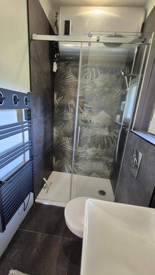 Location de vacances pour 2 personnes, avec terrasse dans Saint-Martin-la-Plaine - 4