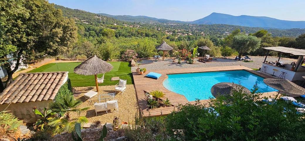 Location de vacances pour 8 personnes, avec terrasse et piscine à Rocbaron - 4