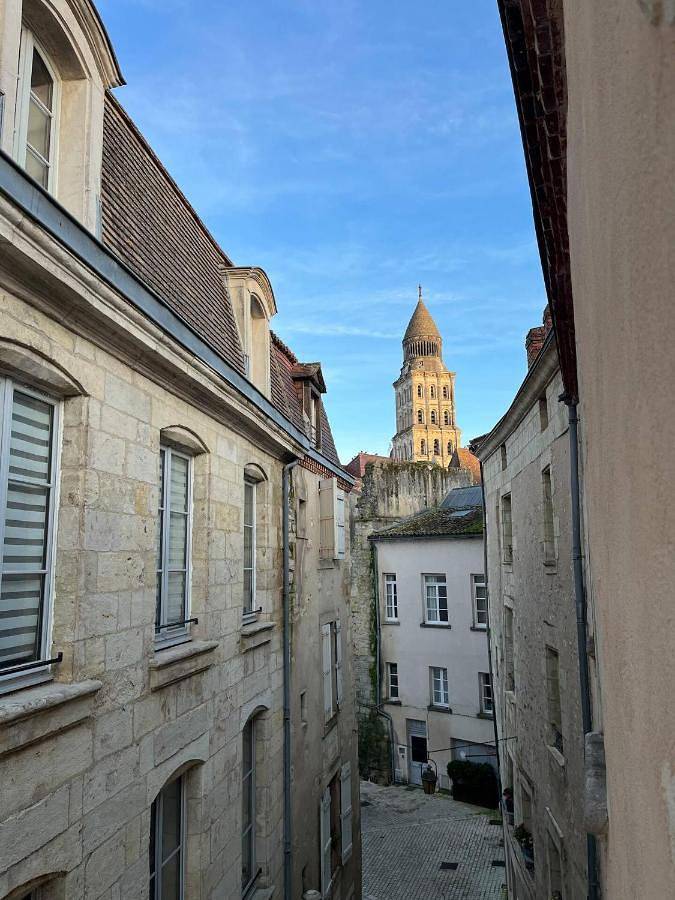 Appartement entier, Grands appartements dans la vieille ville in Périgueux, Périgord Blanc