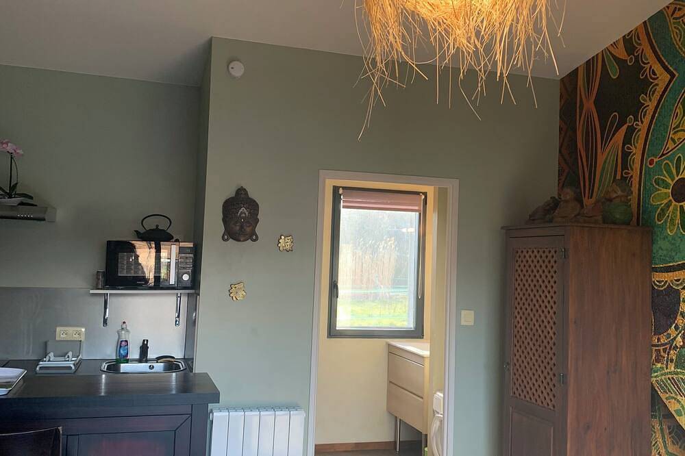 Gîtes 23M2 avec terrasse, piscinechauffée, Spa et sauna in Dampierre, Jura