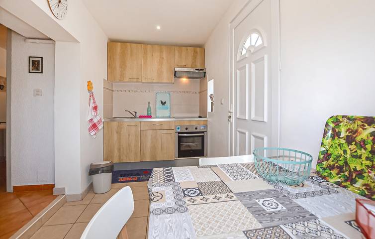 Appartement de vacances entier, Appartement confortable au rez-de-chaussée avec terrasse, près de la plage de la Crique de l'Arinella in Bastia, Cap Corse