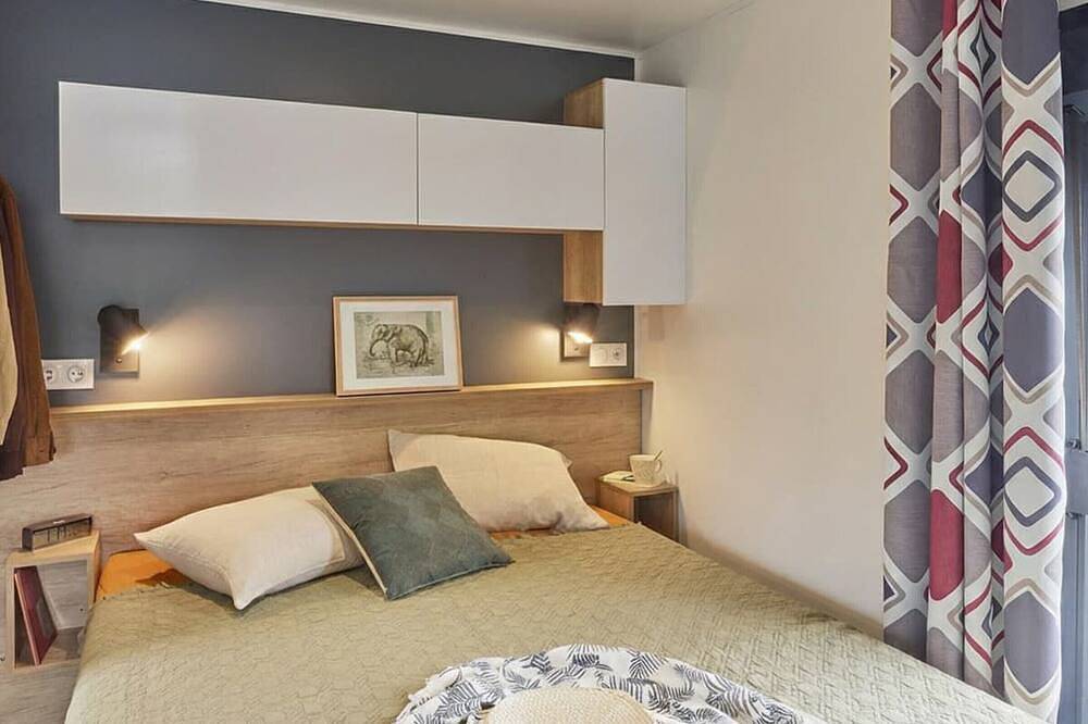 Mobil-home confortable avec terrasse à Saint-Gérons in Saint-Gérons, Région d'Aurillac