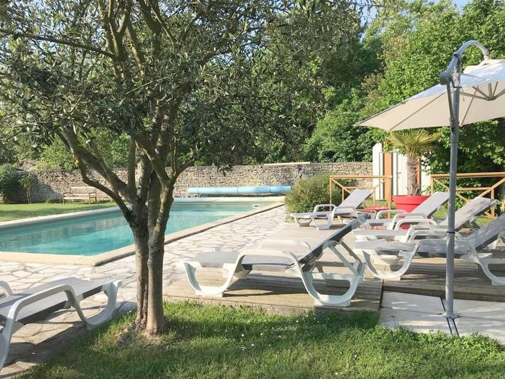 Chambre d’hôte pour 2 personnes, avec Terrasse et Jardin ainsi que Piscine et Vue à Vouillé-les-Marais