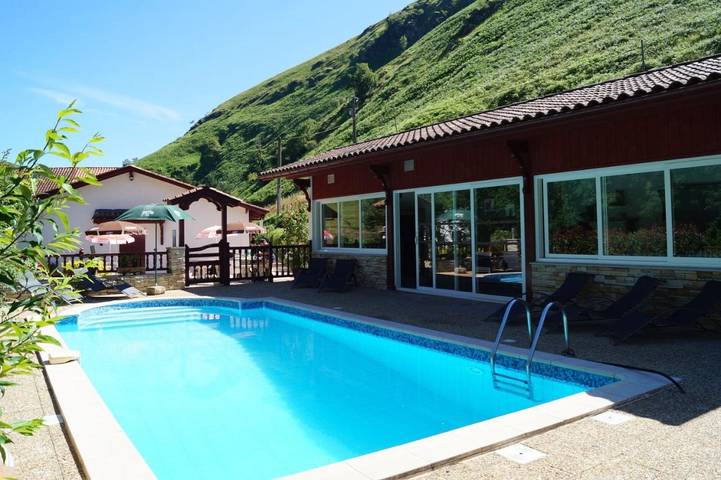 Hôtel pour 3 personnes, avec jardin et sauna ainsi que piscine et jacuzzi à Estérençuby - 2