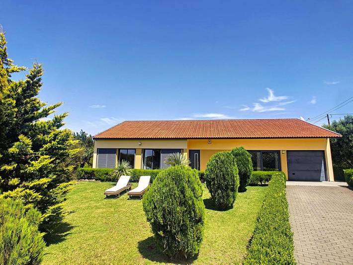 Location de vacances pour 4 personnes, avec vue et jardin dans Achadas da Cruz