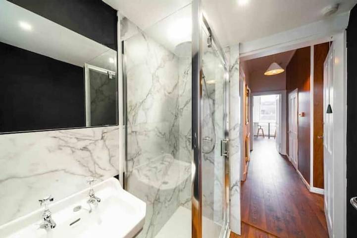 Ganze Wohnung, Central Apartments Colonial: Themed luxury apartment in the heart of Blairgowrie in Blairgowrie (Perthshire), Perthshire