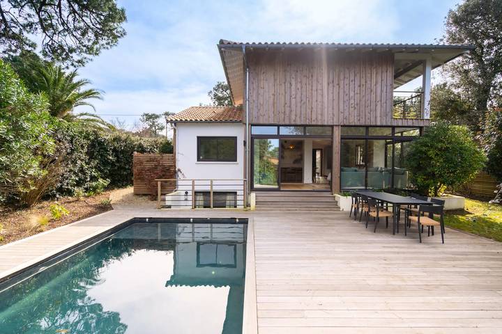 Location de vacances pour 8 personnes, avec jardin dans Pyla Plage