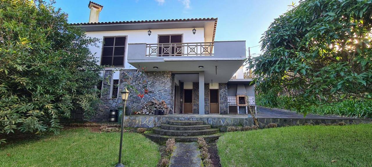 Descanso do Guerreiro in São Miguel Island, Rabo de Peixe