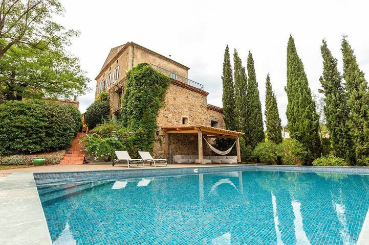 Location de vacances pour 8 personnes, avec Balcon ainsi que Terrasse et Jardin à Berlou