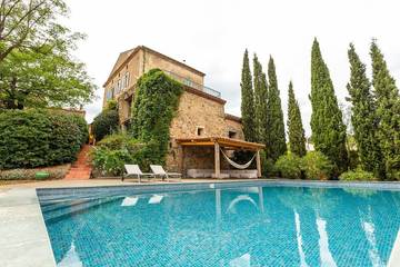 Location de vacances pour 8 personnes, avec terrasse et jardin à Berlou