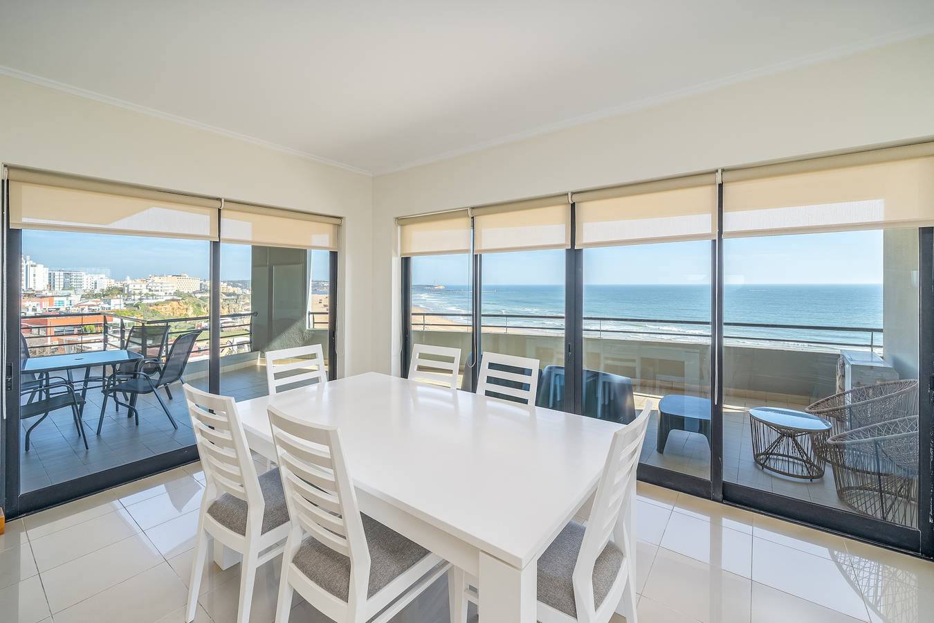 Ganze Wohnung, Apartment 'Wave House' mit Meerblick, Wlan und Klimaanlage in Praia da Rocha, Portimão