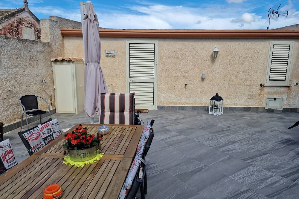 Apartamento entero, Swimming pool, kitesurfing. adjacent accommodations  in Marsala, Provincia de Trapani