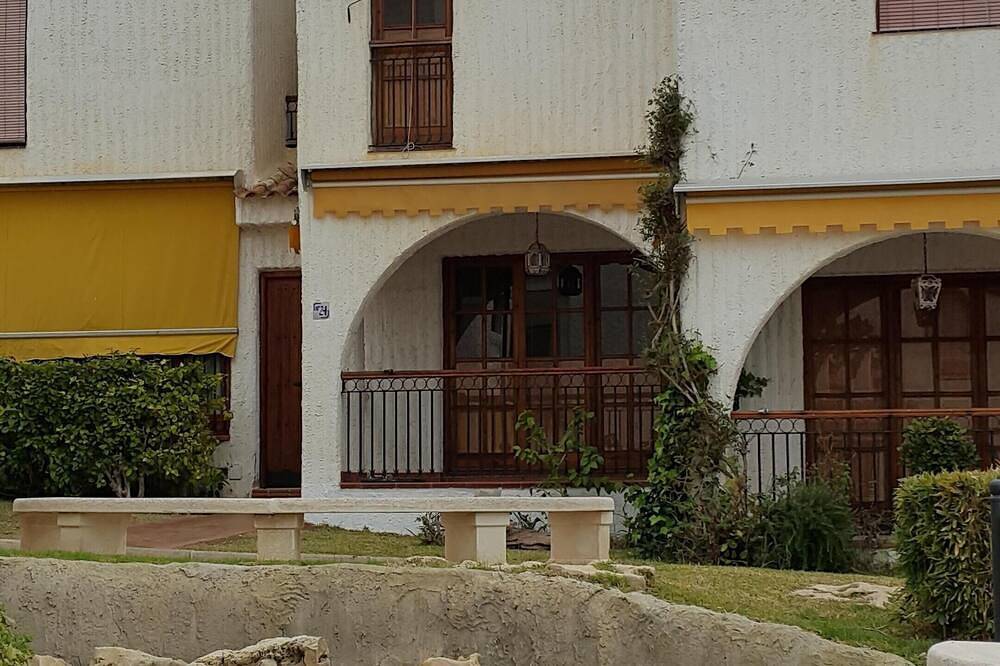 Beautiful house by beach in Santa Pola Alicante province. Bungalow bonito al mar in Santiago Bernabeu, Santa Pola