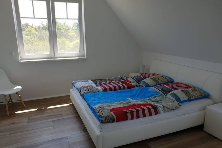 Exclusiva casa de vacaciones cerca de la playa con jacuzzi, 3 dormitorios, chimenea, WiFi, garaje. in Lancken, Dranske