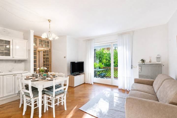 Apartamento entero, Riva's Garden Home in Riva del Garda, Montañas Garda