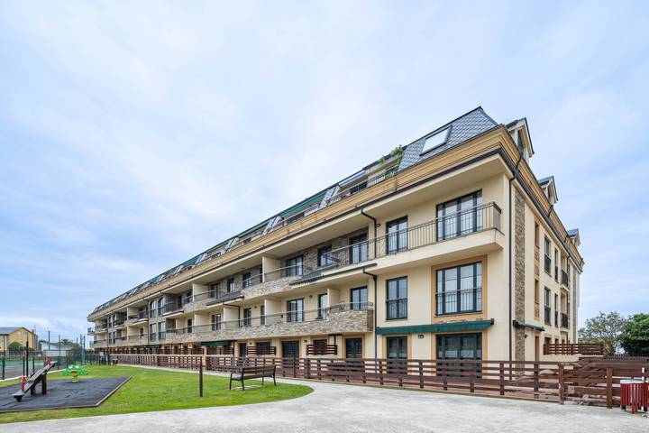 Hel lägenhet, Apartment 'San Miguel Reinante' with Mountain Views, Pool and Wi-Fi in Barreiros, A Mariña Lucense