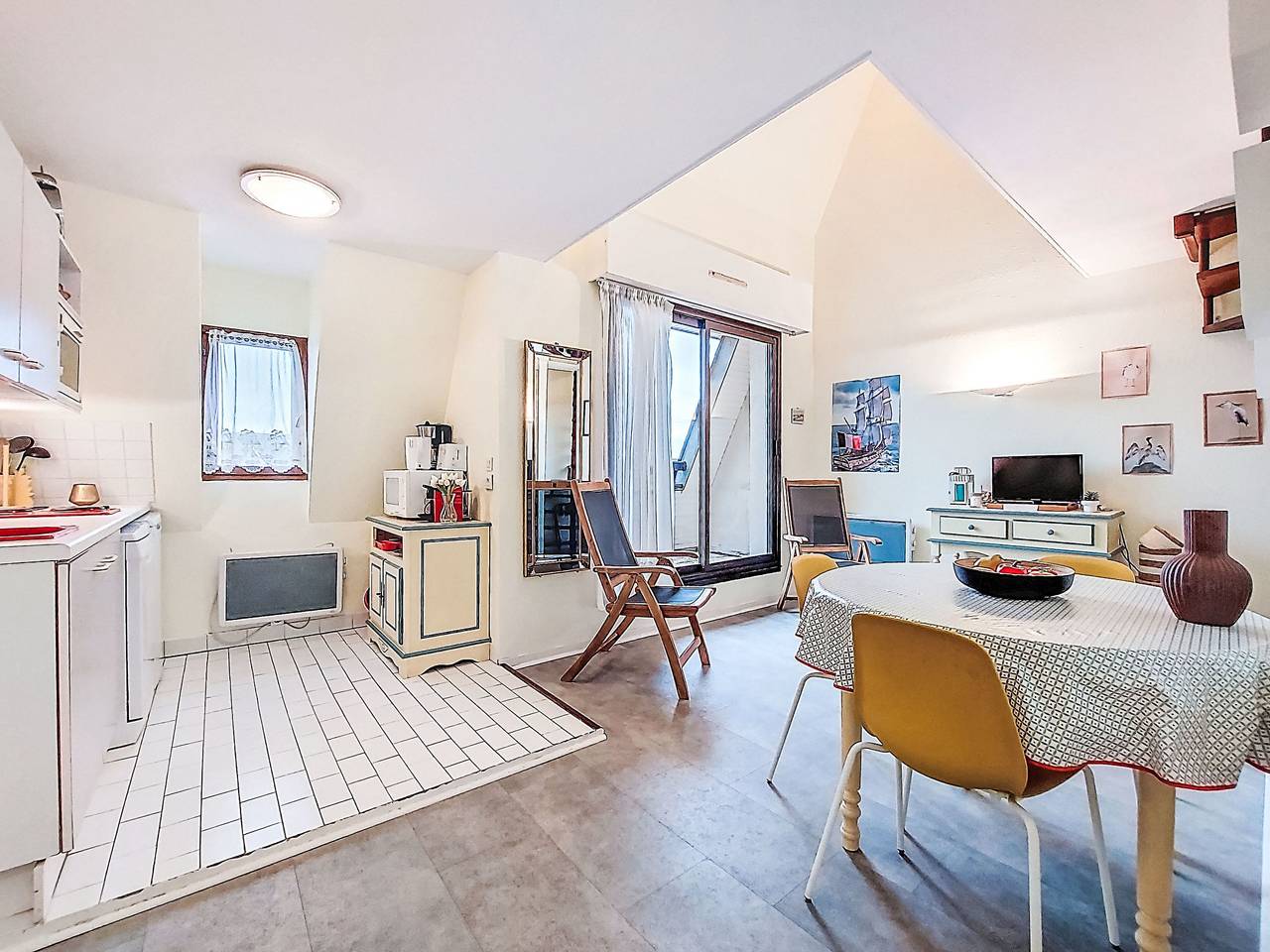 Entire apartment, Le Plazza in Deauville, Lisieux region