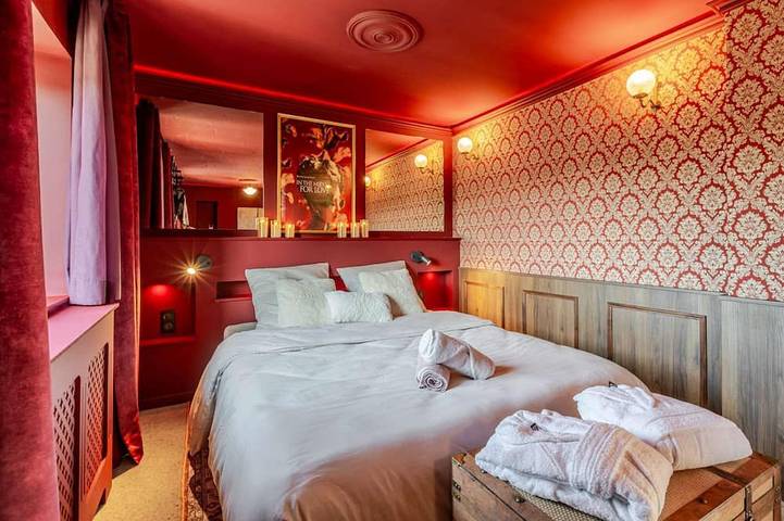 Apartamento entero, Love Room Alsace La Courtisane in Niederbronn-les-Bains, Alsacia del Norte