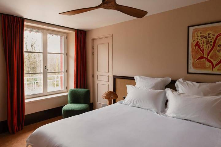 Hôtel pour 4 personnes, avec piscine ainsi que jardin et vue à La Ville-aux-Clercs