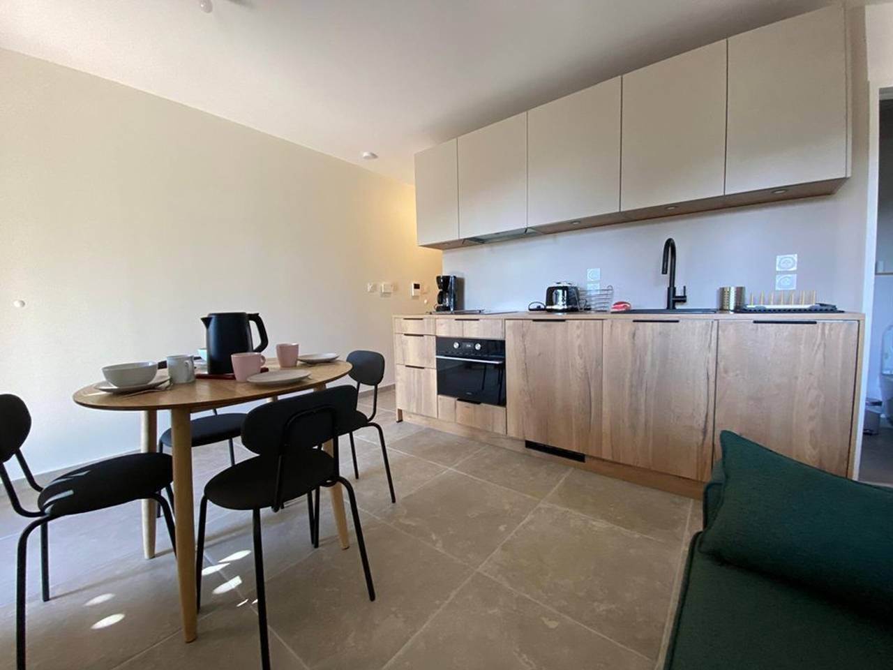 Ganze Wohnung, Moderne 2-Zimmer-Wohnung + Kabine, 4 Personen, Parkplatz in Cohennoz, Albertville und Umgebung