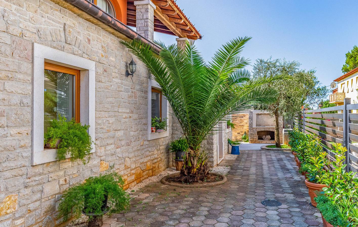 Entspannendes Apartment mit Pool, WLAN und in der Nähe der Sehenswürdigkeiten von Sisan in Sisan, Südküste Istrien