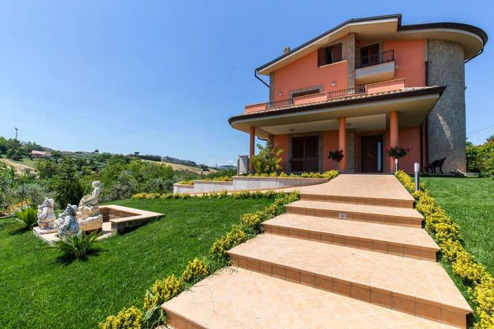 B&b per 4 persone, con Giardino e Piscina nonché Panorama a Vasto