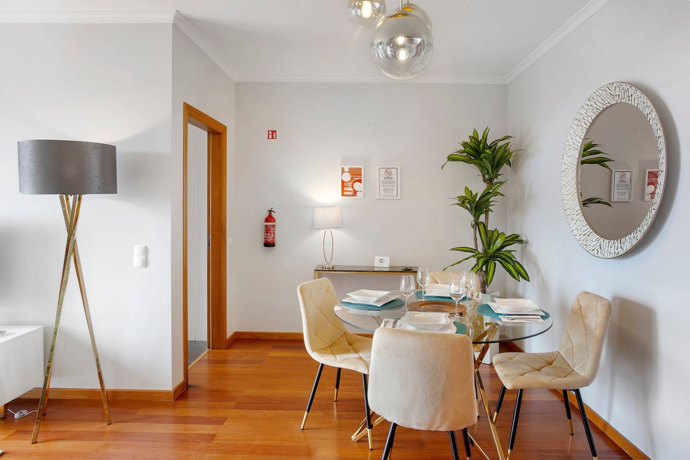 Ganze Wohnung, Apartment 'Ti Clara View' mit Meerblick, Balkon und Wlan in Caniço de Baixo, Caniço