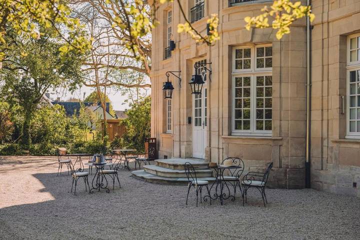 Hôtel pour 2 personnes, avec piscine ainsi que vue et jardin à Bény-sur-Mer - 3