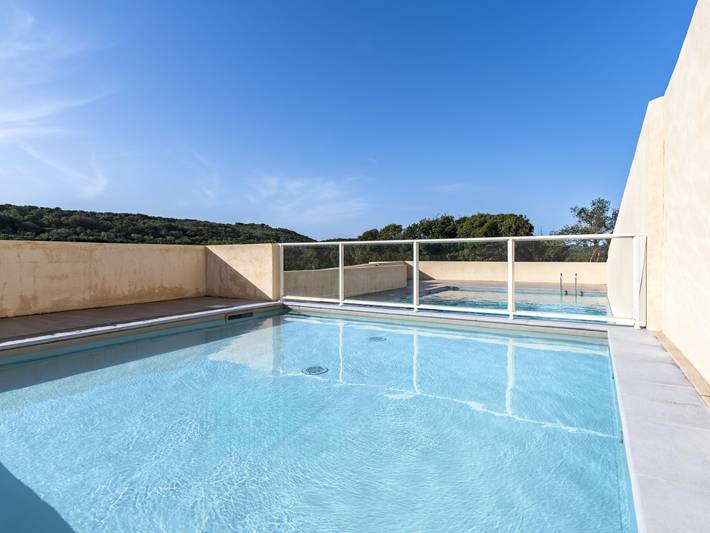 Gîte pour 4 personnes, avec terrasse ainsi que jardin et bassin pour enfant à Bonifacio - 4